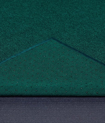 Manduka Yogitoes Yoga Towel – Rubber Grip Dots Non-Slip Bottom, Quick Dry Fitness Towel for Hot Yoga, Pilates, Exercise